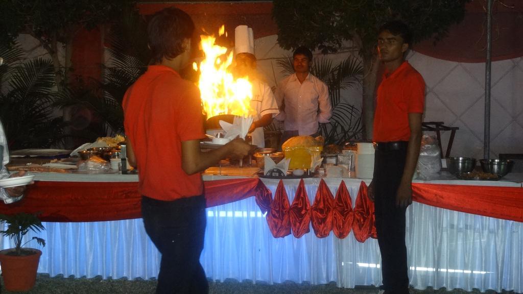 Hotel Shri Khedapati International Dewas Eksteriør billede