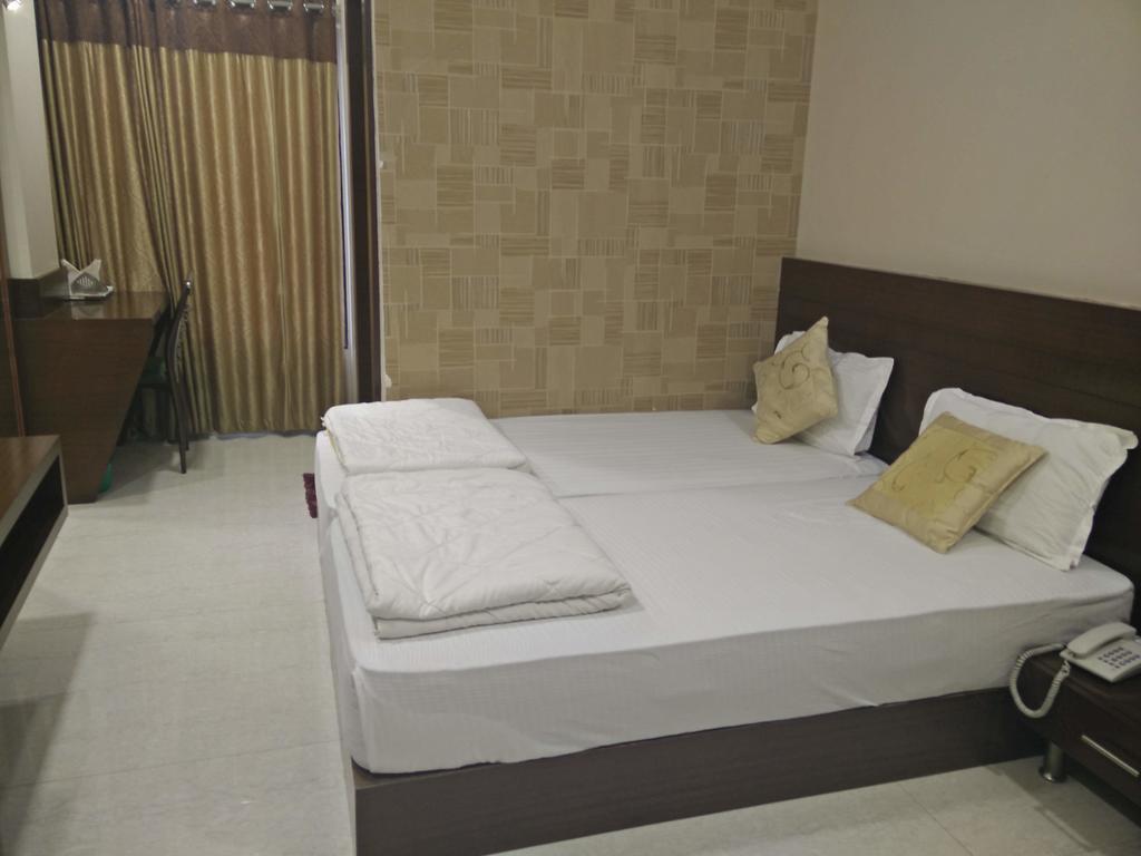 Hotel Shri Khedapati International Dewas Eksteriør billede