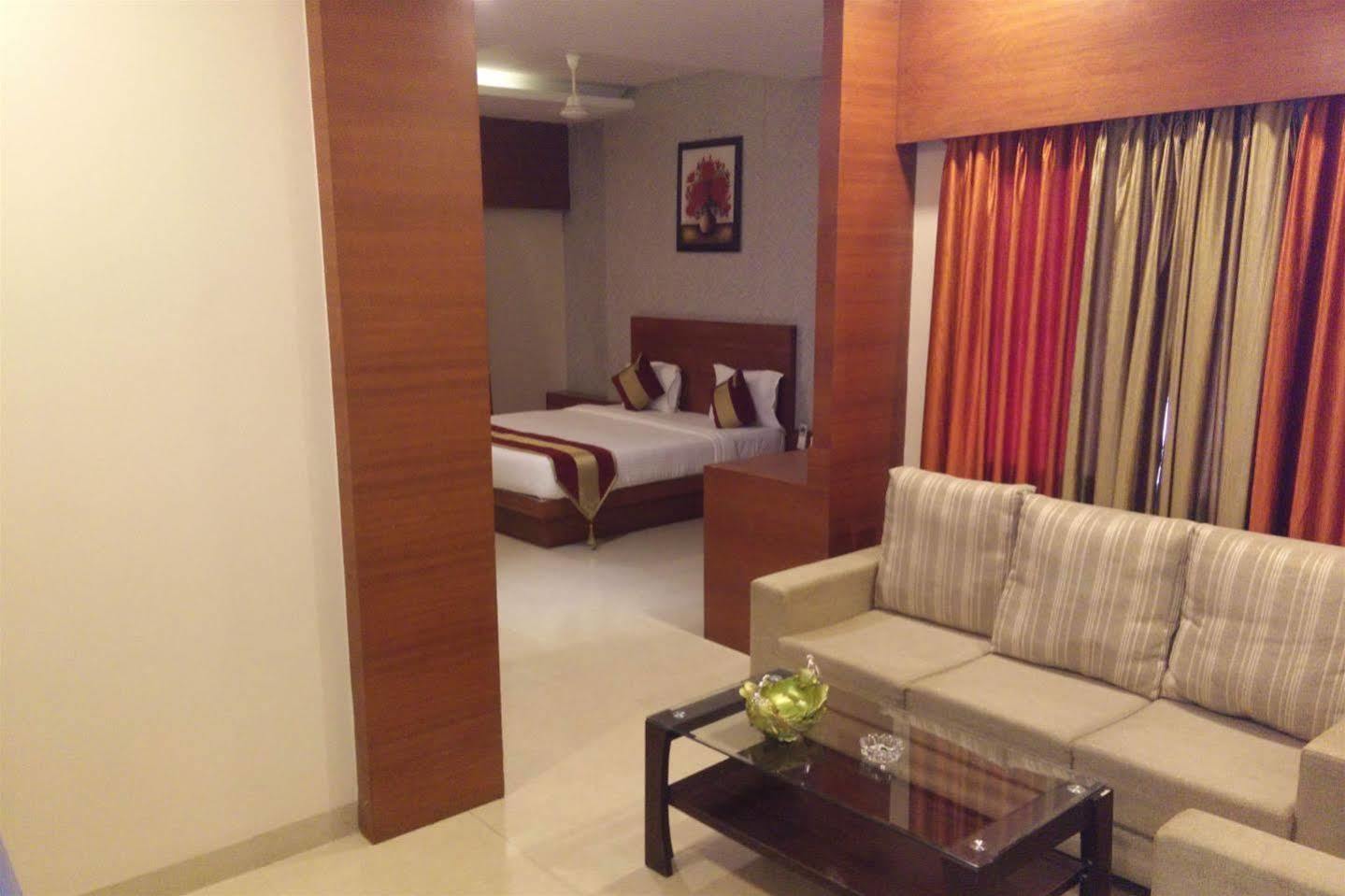 Hotel Shri Khedapati International Dewas Eksteriør billede