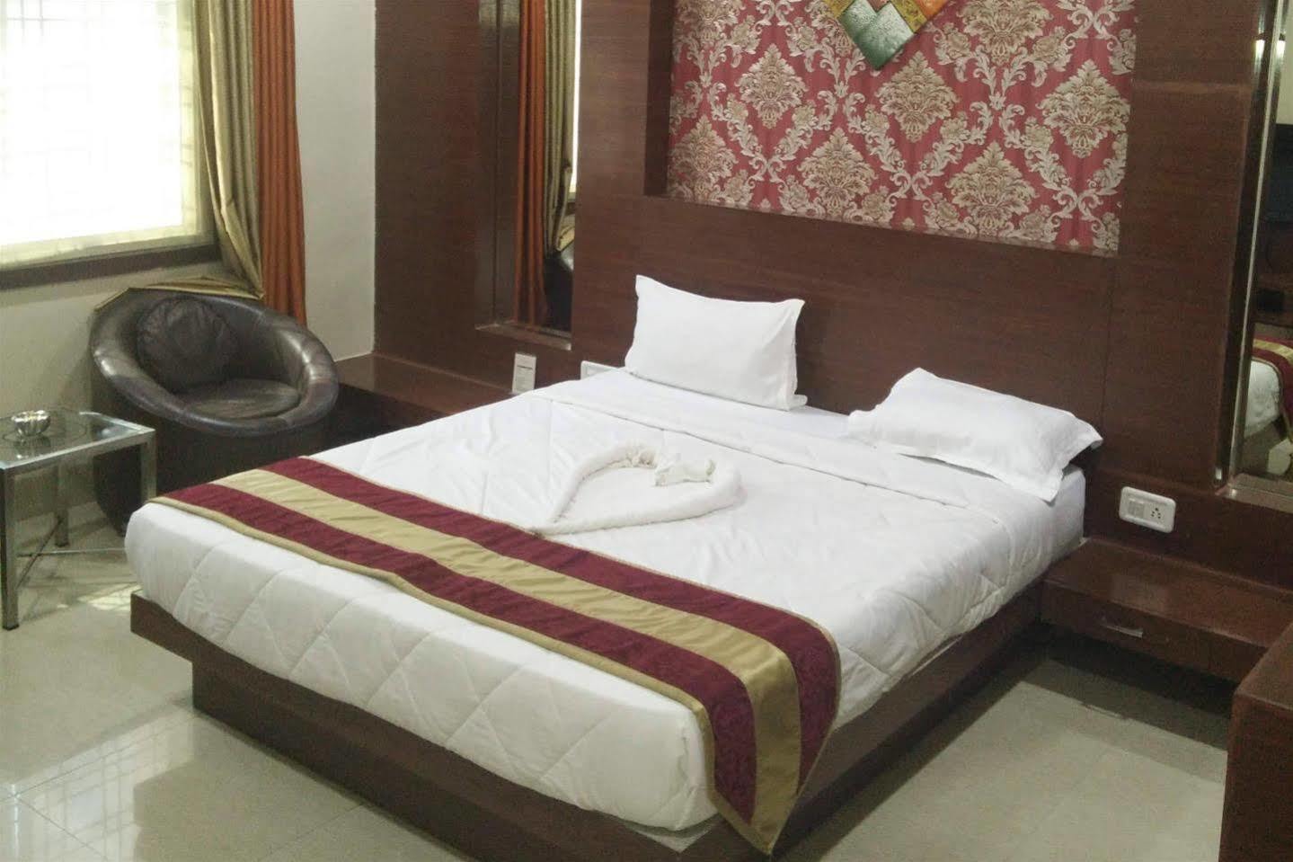 Hotel Shri Khedapati International Dewas Eksteriør billede
