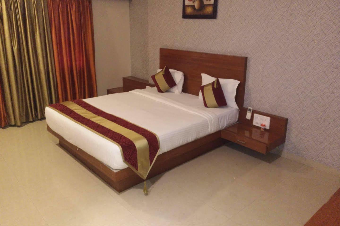 Hotel Shri Khedapati International Dewas Eksteriør billede