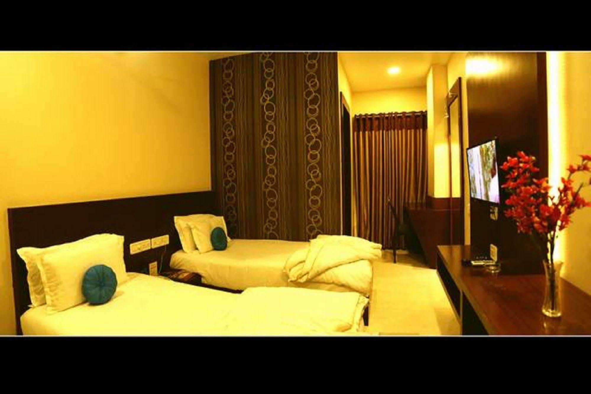 Hotel Shri Khedapati International Dewas Eksteriør billede