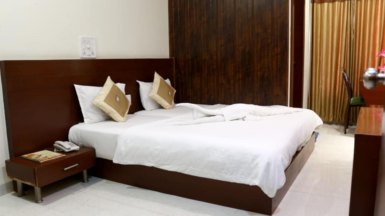 Hotel Shri Khedapati International Dewas Eksteriør billede
